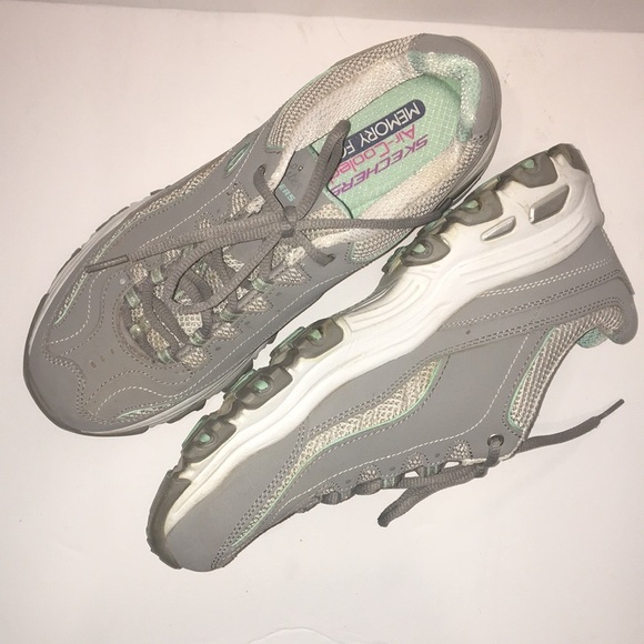 Skechers D’Lite Air-Cooled Memory Foam Walking Shoe - Picture 3 of 8
